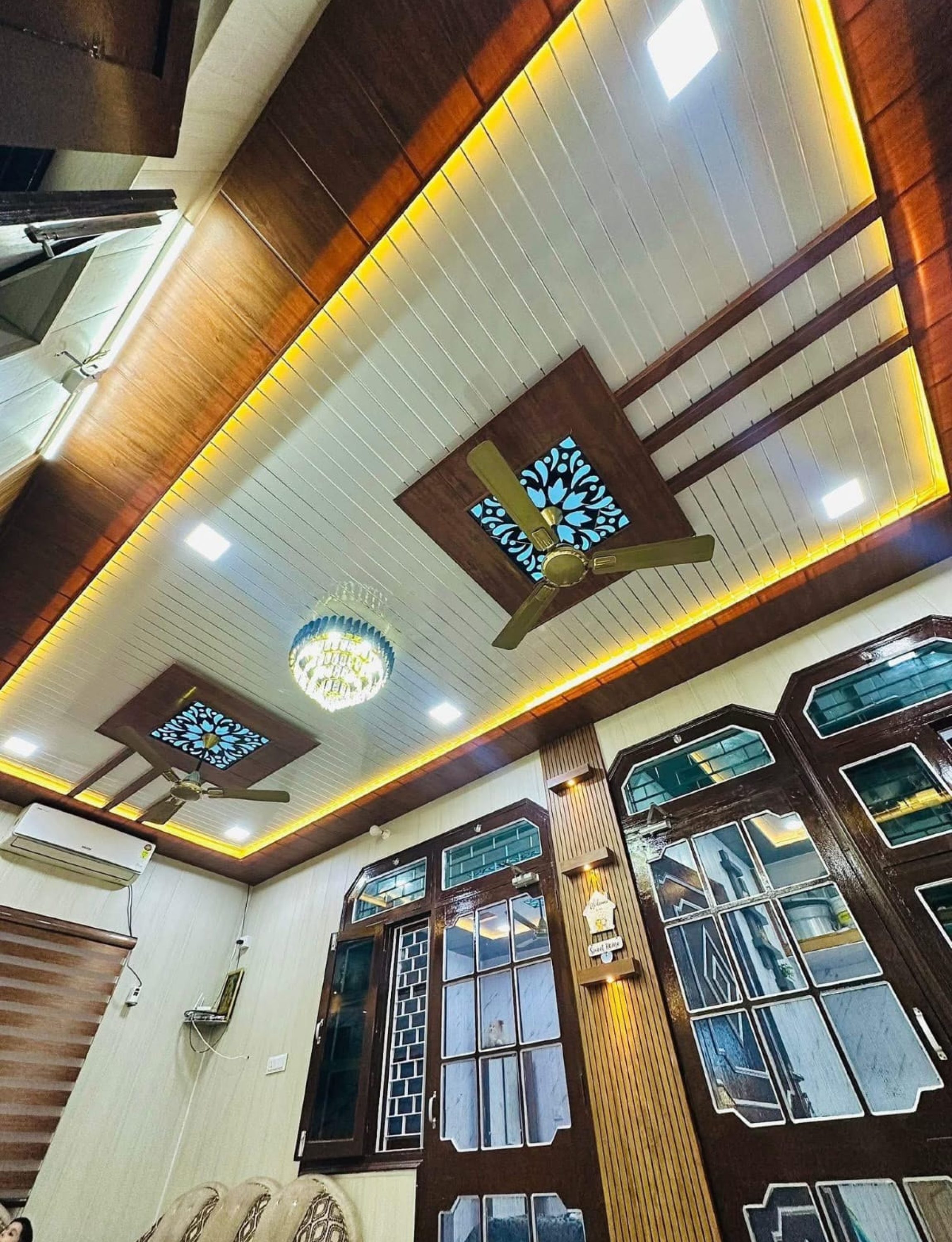 Plain Side Tray Ceiling.